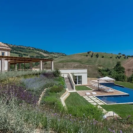 Dimora Montefiore 11, Emma Vila Montefiore dellʼAso