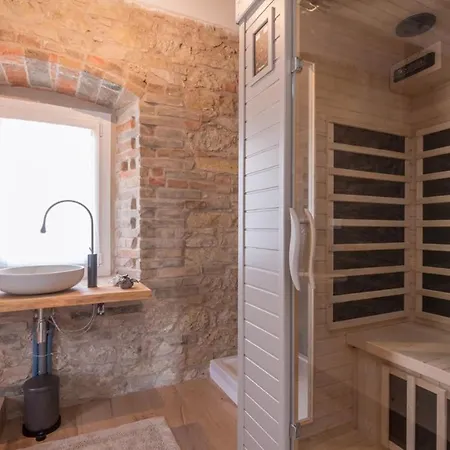 Vila Dimora Montefiore 11, Emma *