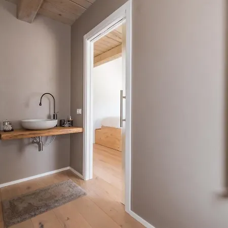 Vila Dimora Montefiore 11, Emma *