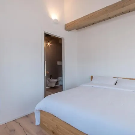 Vila Dimora Montefiore 11, Emma