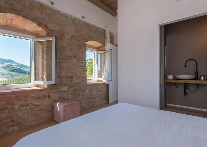 Dimora Montefiore 11, Emma Villa Montefiore dell'Aso