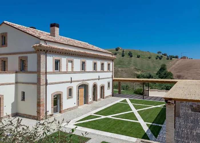 Dimora Montefiore 11, Emma Villa Montefiore dell'Aso